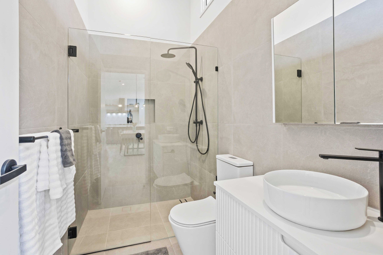 Bathroom 2, Escape to Alawara, Gold Coast