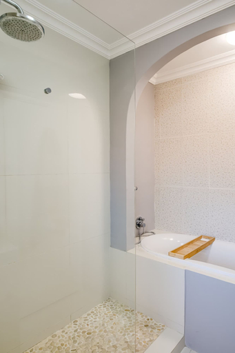 Room 5, Central Elegant Holiday Rental Between the Points, City of Cape Town