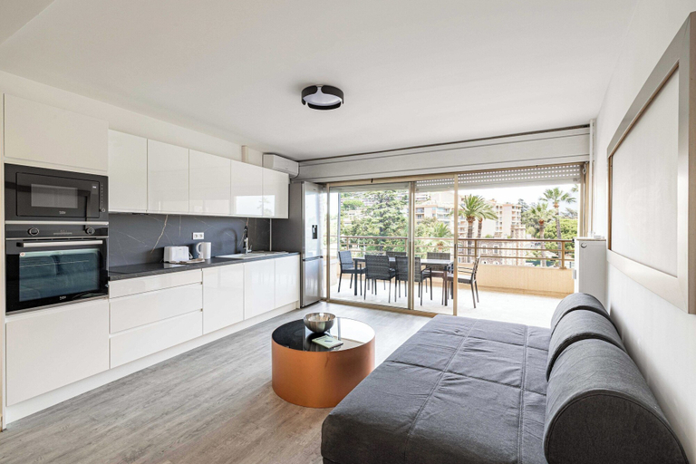 Living area 3, Very Nice Renovated Apartment - Cannes La Bocca - 3br/6p, Alpes-Maritimes