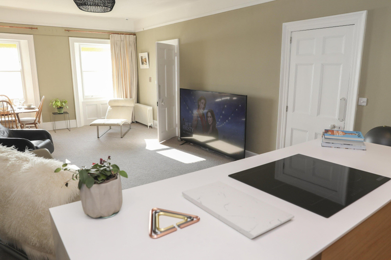 Room 2, Seaview Suite By My Getaways, Leicestershire