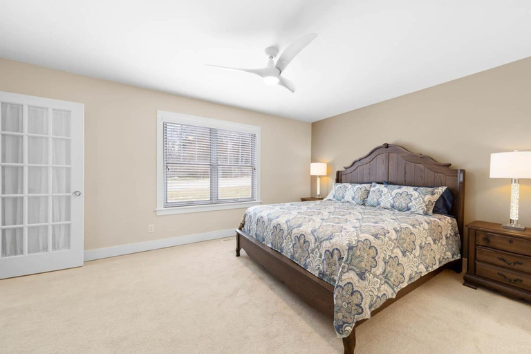 Bedroom 3, Modern Home Just 10 Mins to Notre Dame 18384, Saint Joseph