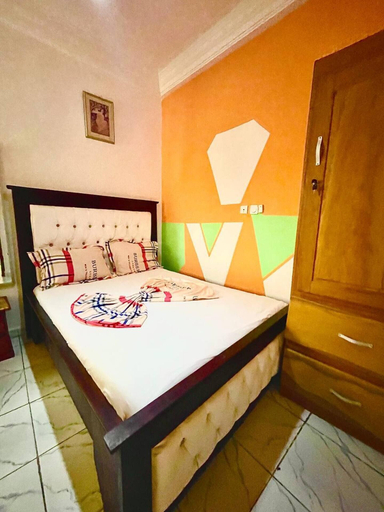 Room 3, 1 Bed Studio Sleeps 2 - Canal View, Parking, Wifi, Wouri