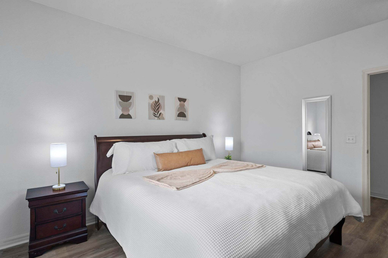 Room 3, Modern 3 Bed Villa Newly Renovated Prime Location, Osceola