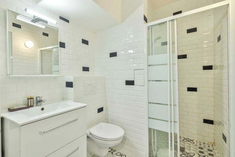 Bathroom, Bright apartment - 1BR/4P - Gare, Paris