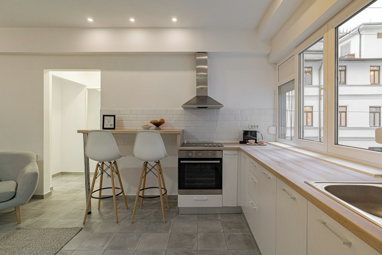 Others 4, Central 4BR Flat - 2 Units Combined with Balconies, Near Cismigiu, 2 Kitchens & 2 Baths, Municipiul Bucuresti
