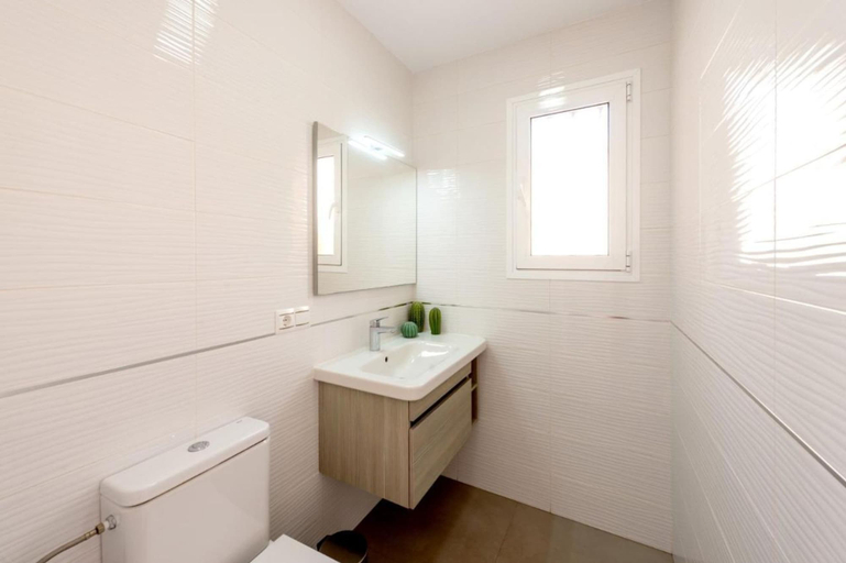 Room 2, Casa Eva in Nerja With 3 Bedrooms and 3 Bathrooms, Málaga