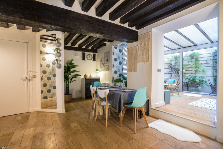 Dining 3, Chic apartment with patio - 2BR/6P - Le Marais, Paris