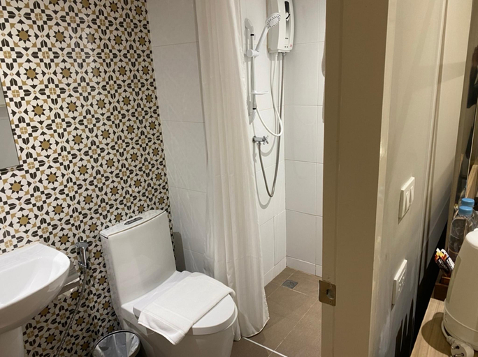 Bathroom 14