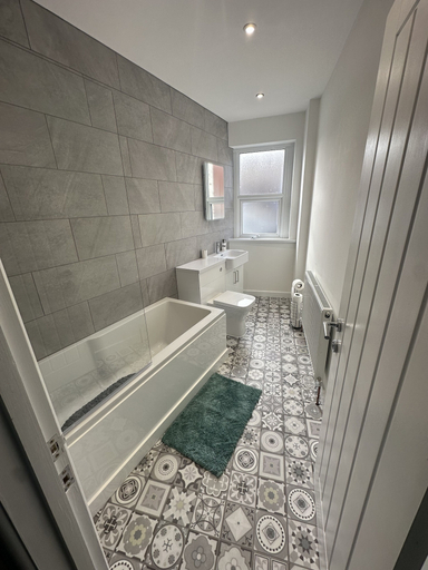 Bathroom 3, Quayside Quarters Harbourside Apartment, Dorset