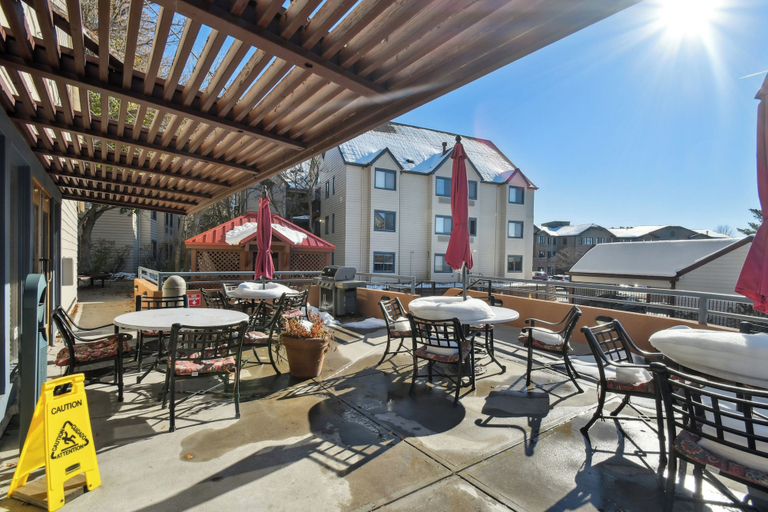 Food & Drinks, Code & Comfort | Boston Commons, Arapahoe