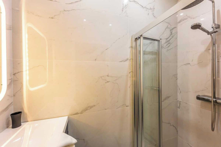 Bathroom 3, Spacious apartment - 3BR/8P - Place de la Bastille, Paris