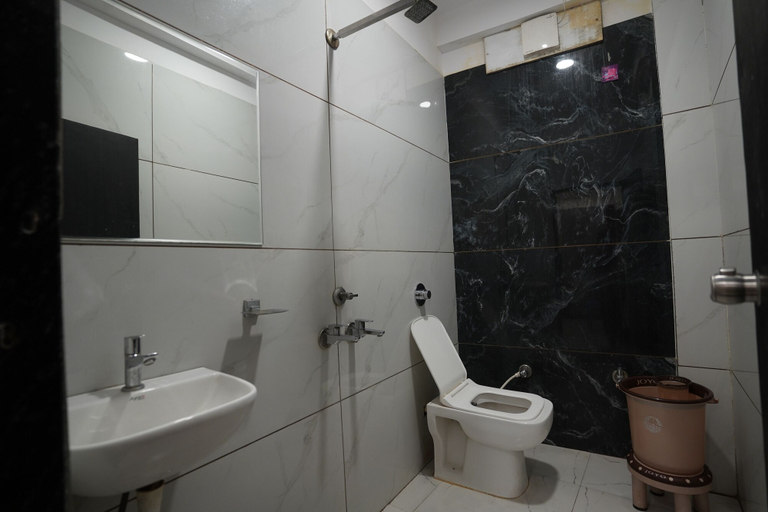Bathroom 3, Hotel Dev kripa, Ujjain