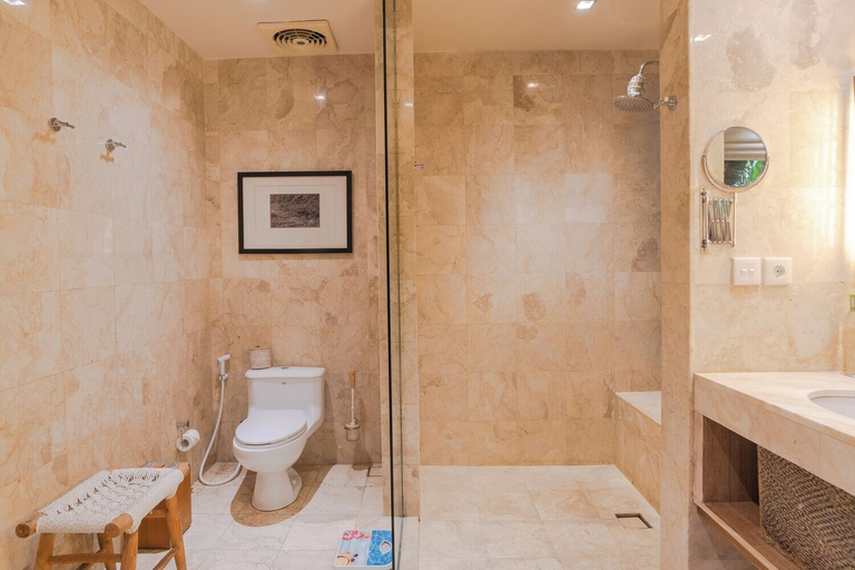 Bathroom 3, Akhira One Seminyak, Badung