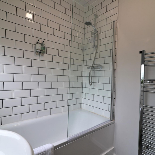 Room 4, Caldercruix House - Airdrie, North Lanarkshire