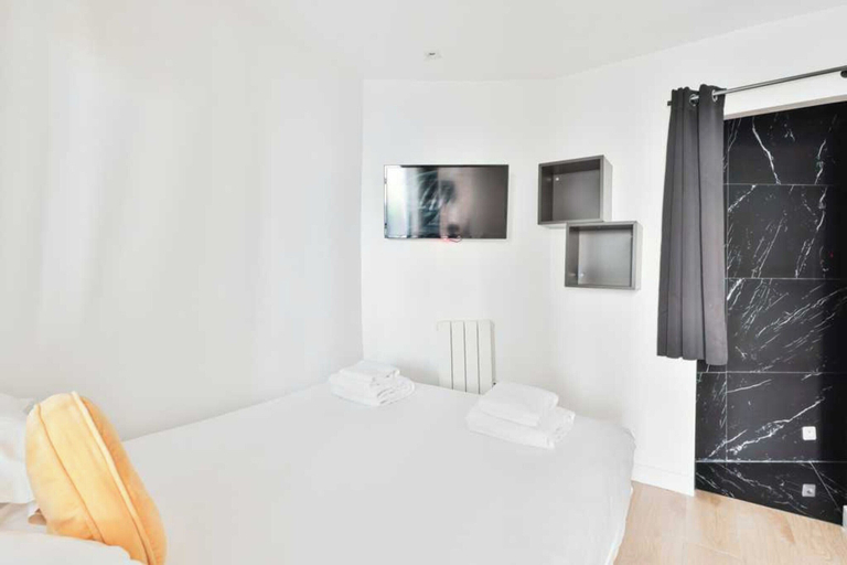 Bedroom 4, Elegant Stay Steps From Jardin du Luxembourg, Paris
