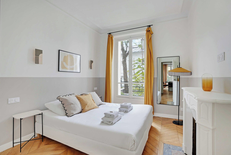 Room 3, Elegance and Charm in the Chic Town of Neuilly, Hauts-de-Seine