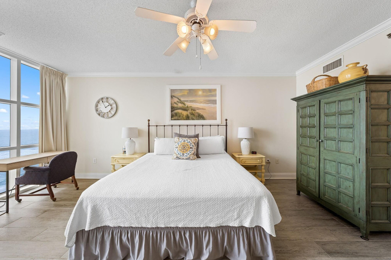Bedroom 2, Palacio 803, Escambia