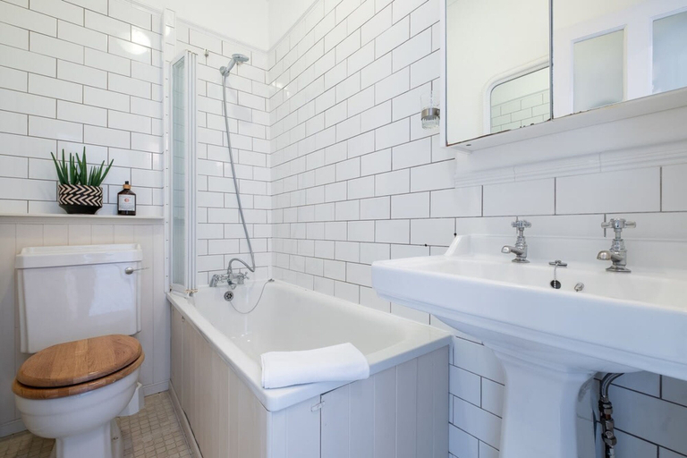 Room 2, Host Stay Guildford Apartment, Brighton and Hove
