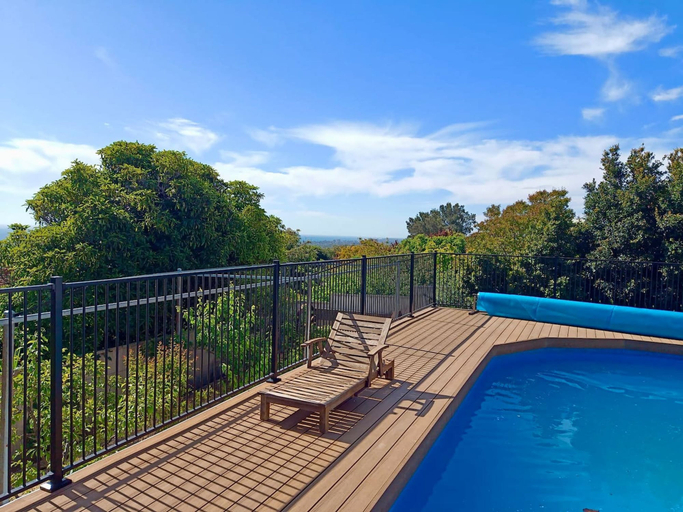 Room 2, The Ultimate Poolside Escape - Pet Friendly, Adelaide