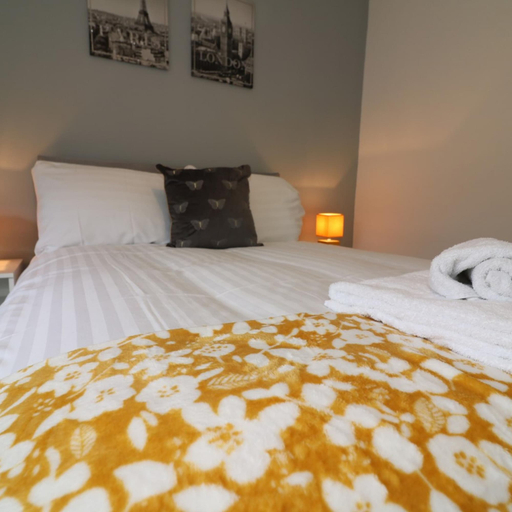 Bedroom 1, Newbattle House Airdrie, North Lanarkshire
