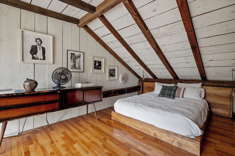 Room 4, Renovated Grand Woodstock Barn, Ulster