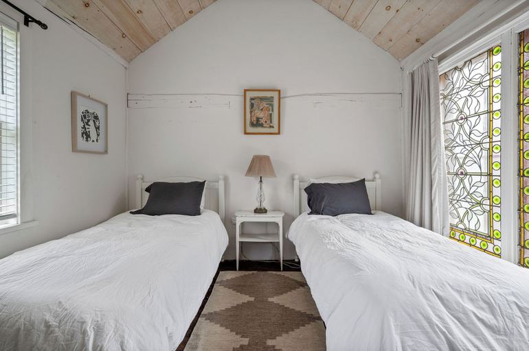 Room 2, Renovated Grand Woodstock Barn, Ulster