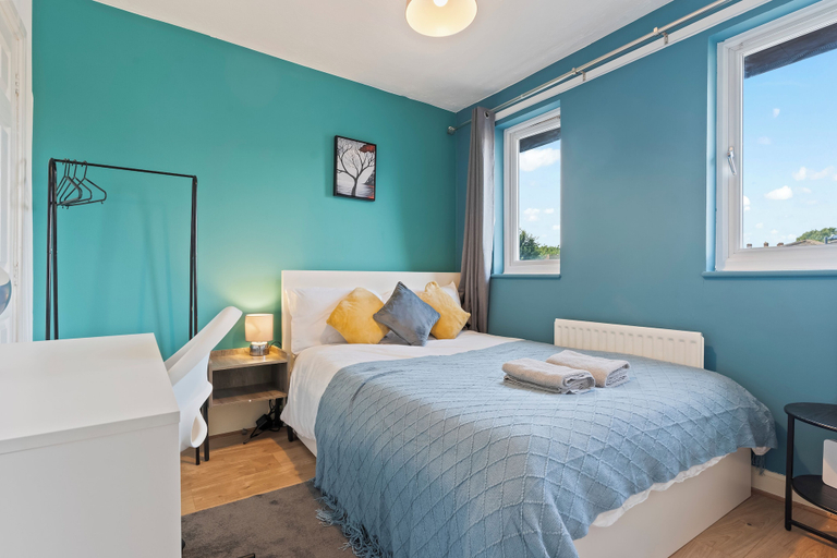 Room 4, Cozy London Townhouse With 4 Bedrooms, London