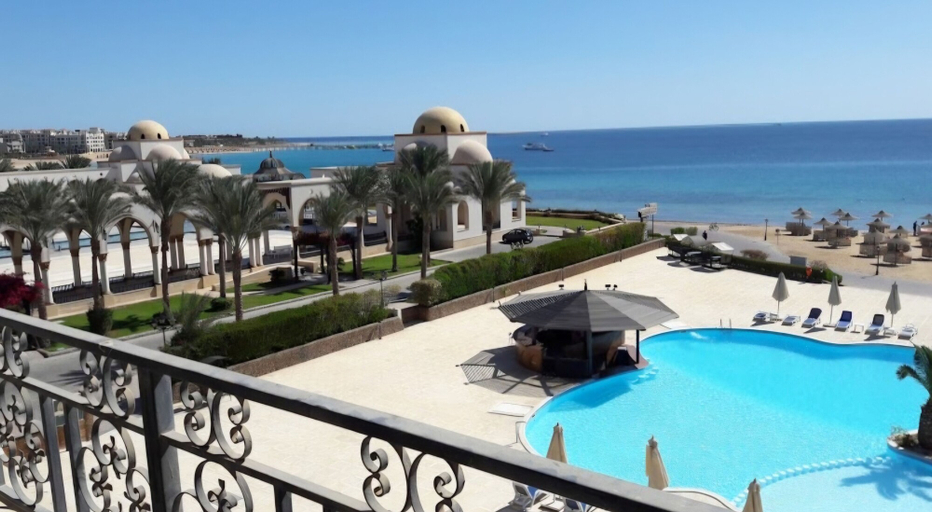Pool 4, Palm Beach Piazza Beachfront Lovely Apartment, Safaja