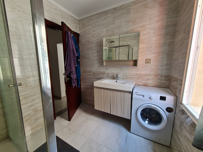 Bathroom, Lovely 1-bed Apartment in Luanda, Maianga