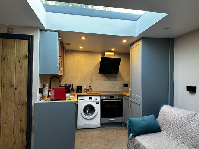 Others 3, Inviting 1-bed Studio in London, London