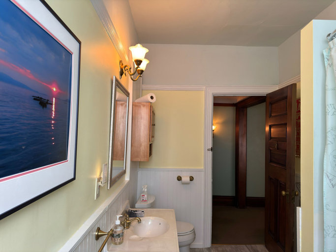 Bathroom 3, Summer Street Guest House, Erie