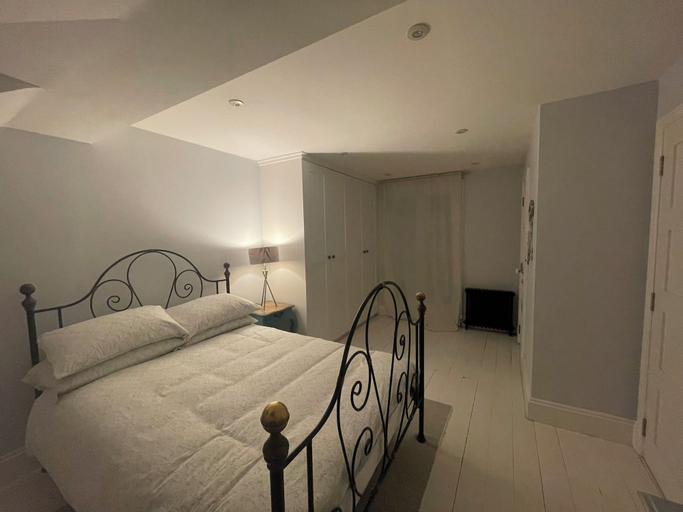 Room 4, Shepherds Bush W12 Magical Townhouse nr Westfield, London
