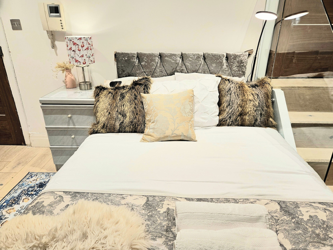 Bedroom 3, Central London Studio for 2 With Kitchenette, London