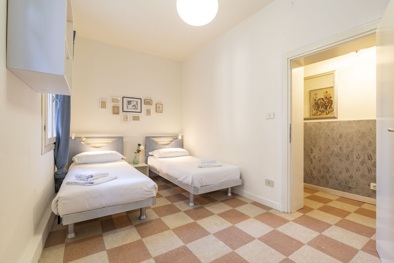 Room 2, Santa Lucia Canal View by Wonderful Italy, Venezia