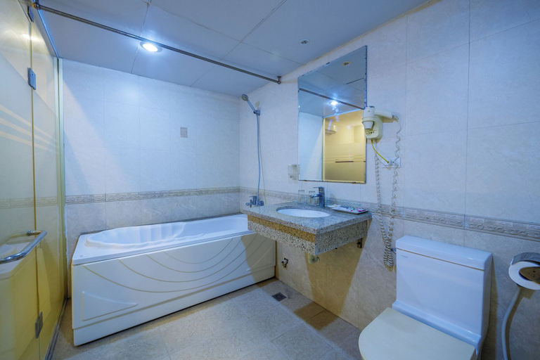 Bathroom 3, Ngan Ha Hotel, Long Biên
