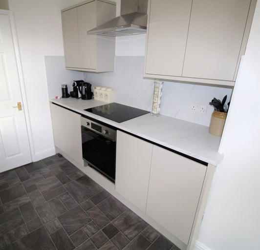 Private kitchen 4, Sleeps 9 - Large Period Property -beautiful Refurb, Newcastle upon Tyne