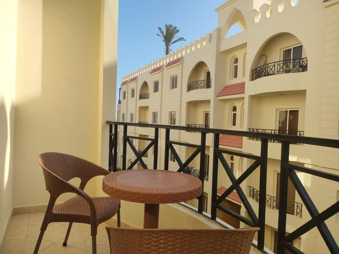 Property grounds 5, Palm Beach Piazza Beachfront Lovely Apartment, Safaja
