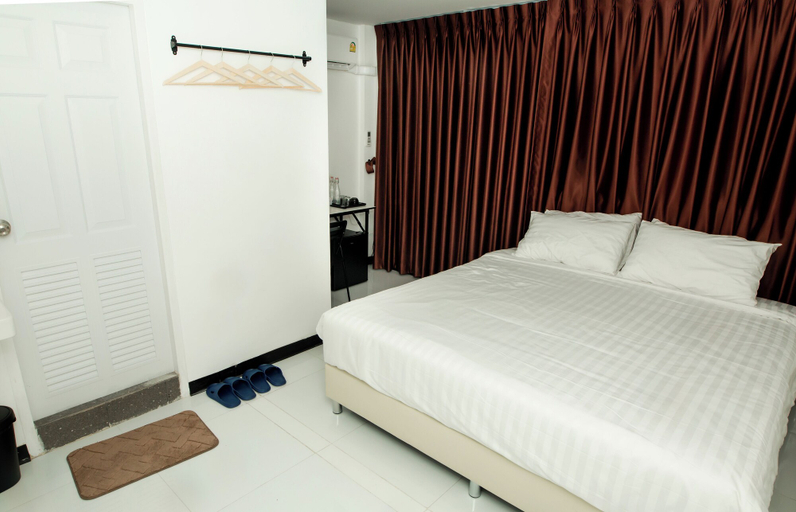 Bedroom 3, The Hostel Era, Wattana