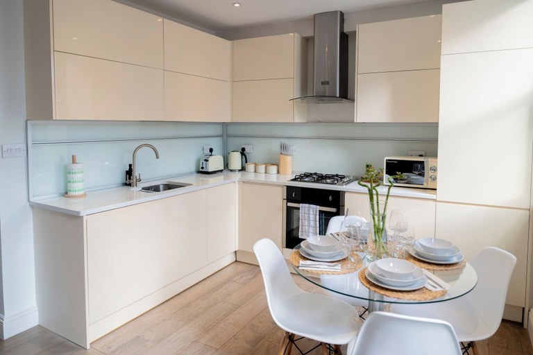 Private kitchen 4, Brixton/2bed Flat/privateterrace/tv/wifi, London