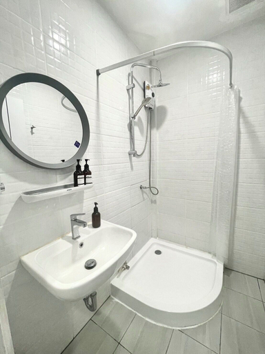 Bathroom 3, PJ Hostel & Bar, Pattaya