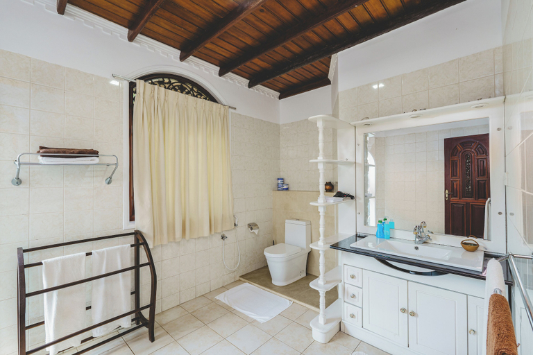 Bathroom 3, River View Villa, Beruwala