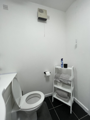 Bathroom 3, Cosy Cardiff Apartment Near City Centre, Vale of Glamorgan