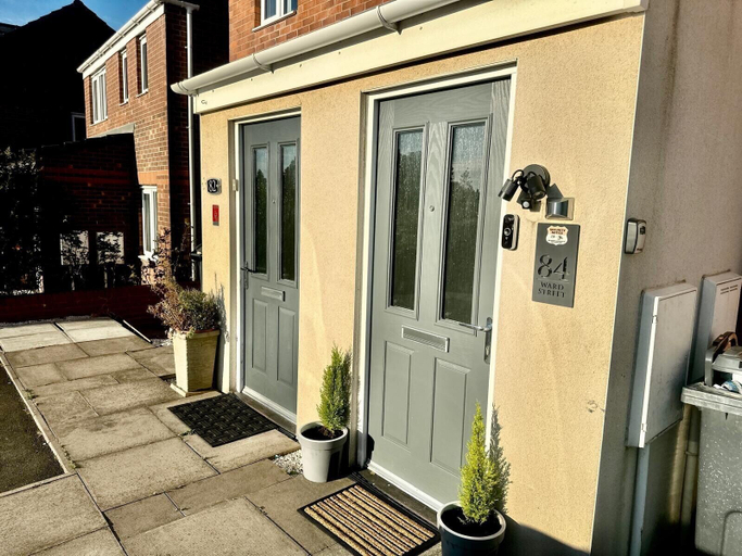 Exterior detail, Luxurious Wolverhampton Retreat With 4 Bedrooms, Wolverhampton