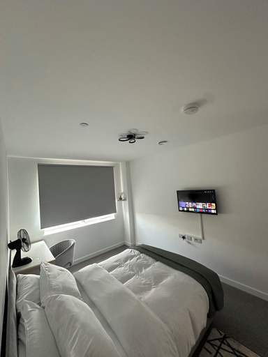 Bedroom 2, Skyview Elegance Luxury Top-floor Retreat, London
