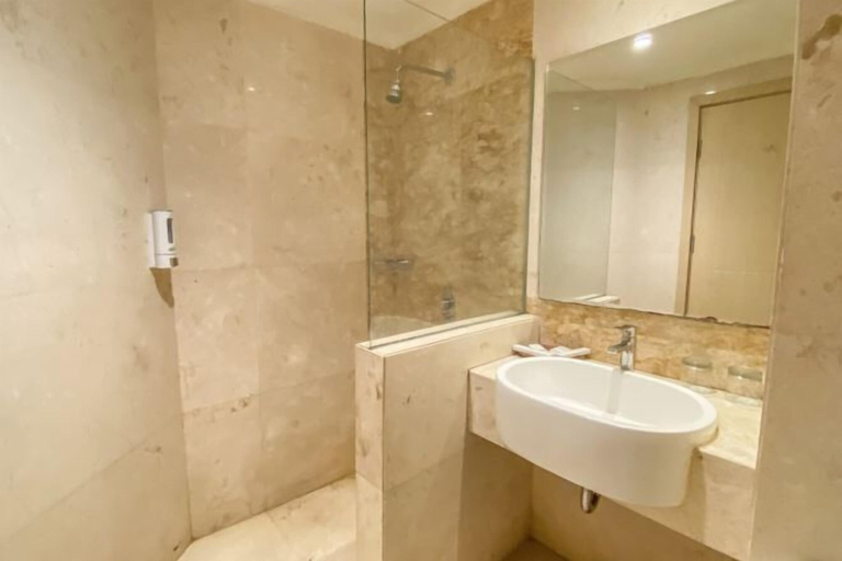 Bathroom 12