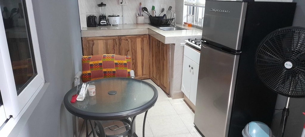 Private kitchen 2, 1 Bed Sleeps 2 Apartment - Free Parking - Tv, Awutu Efutu Senya
