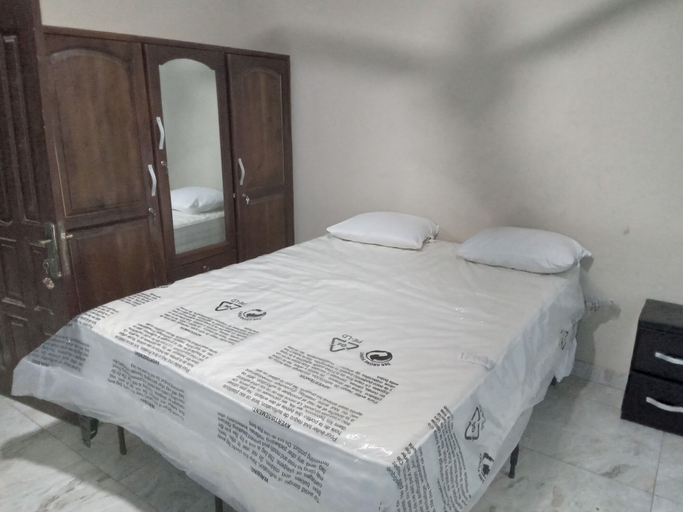 Bedroom 4, Captivating 1-bed Lodge in Accra, Accra