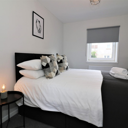 Room 3, Caldercruix House - Airdrie, North Lanarkshire
