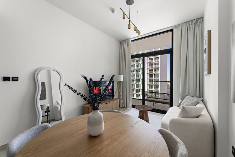 Room 2, Binghatti Emerald - 507 1BD, Dubai