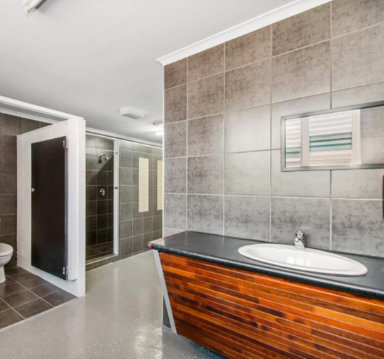 Bathroom 5, Avenues Xchange, Hermit Park